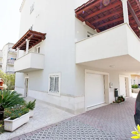Elza Hotel