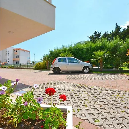 Elza 4* Podstrana