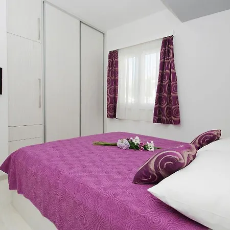 Elza 4* Podstrana